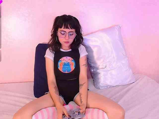 AradiaMoonwhisper webcam
