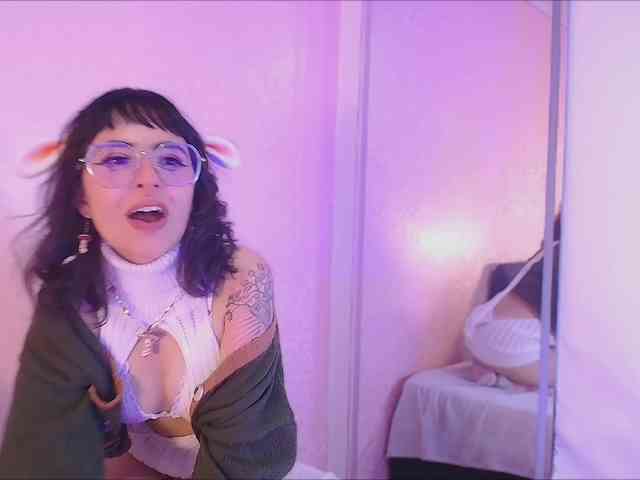 AradiaMoonwhisper webcam