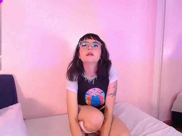 AradiaMoonwhisper webcam