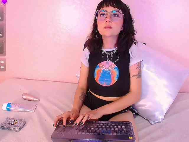 AradiaMoonwhisper webcam