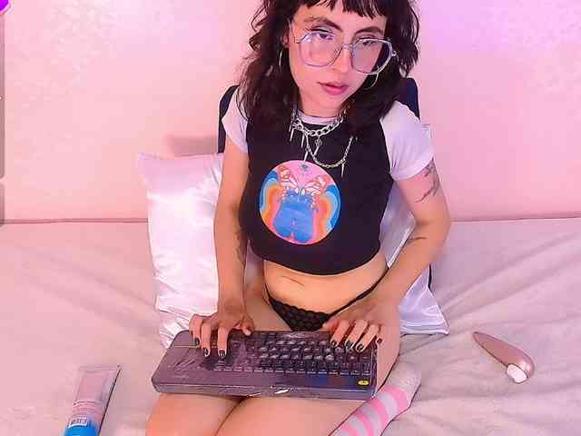 AradiaMoonwhisper webcam