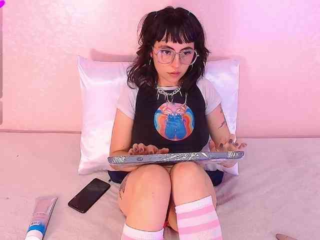 AradiaMoonwhisper webcam