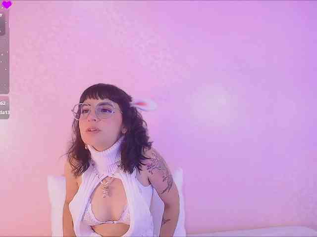 AradiaMoonwhisper webcam