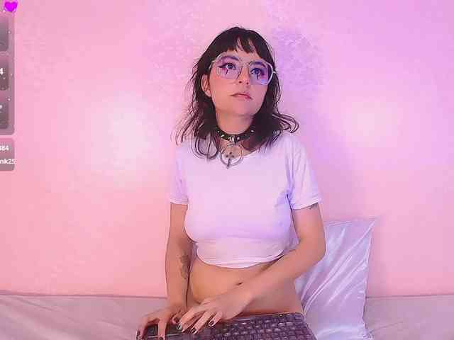 AradiaMoonwhisper webcam