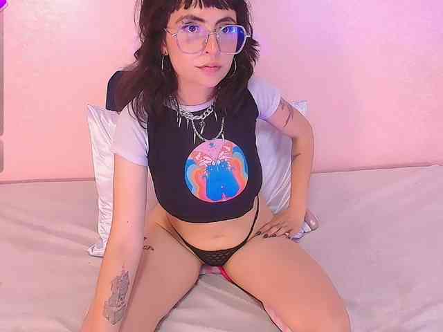 AradiaMoonwhisper webcam