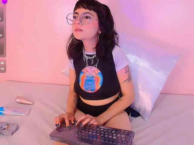 AradiaMoonwhisper webcam