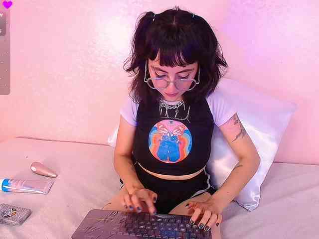 AradiaMoonwhisper webcam