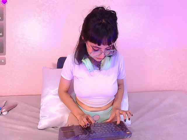 AradiaMoonwhisper webcam