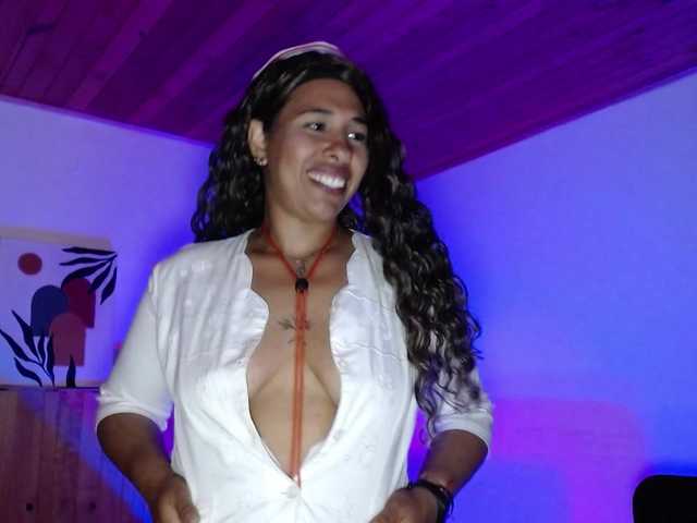 Ivonne-collins33's BongaCams show and profile