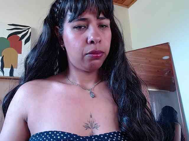 Ivonne-collins33 webcam
