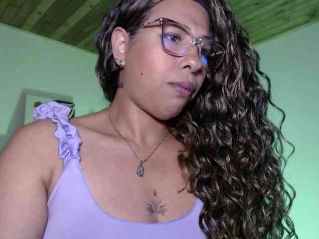 Ivonne-collins33 webcam