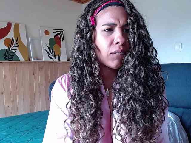 Ivonne-collins33 webcam