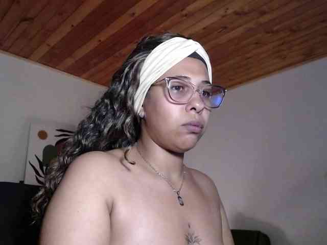 Ivonne-collins33 webcam