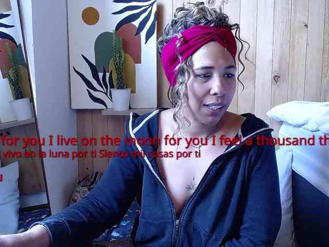 Ivonne-collins33 webcam