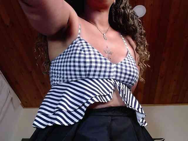 Ivonne-collins33 webcam