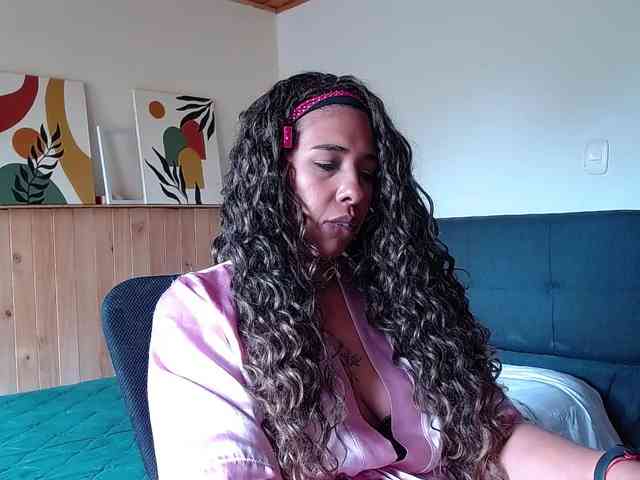 Ivonne-collins33 webcam