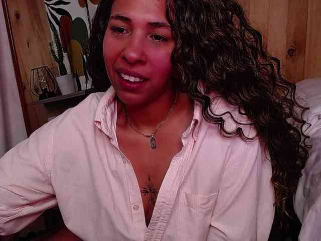 Ivonne-collins33 webcam