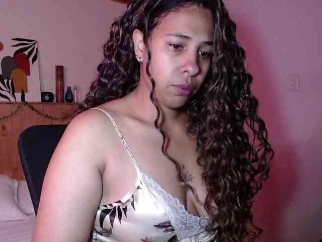 Ivonne-collins33 webcam