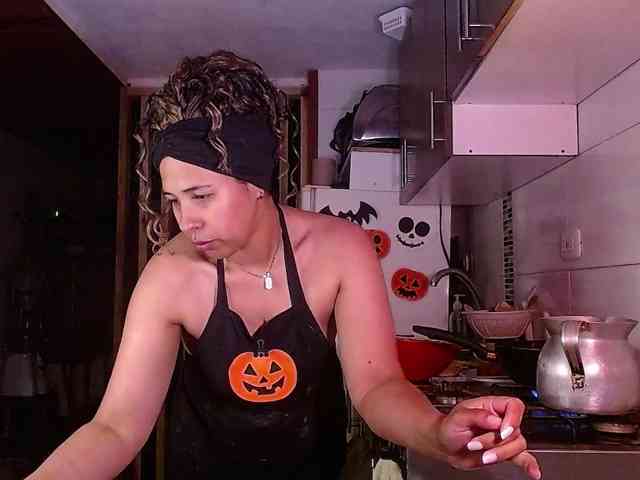 Ivonne-collins33 webcam