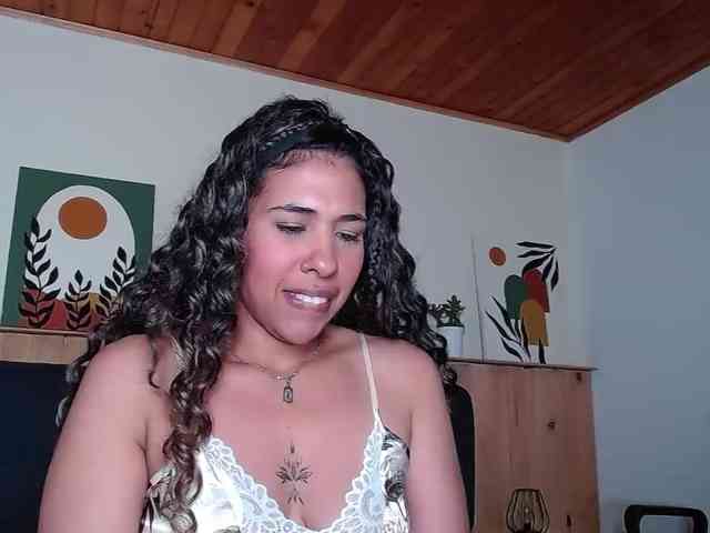 Ivonne-collins33 webcam