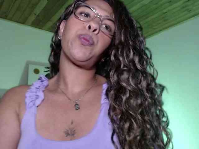 Ivonne-collins33 webcam