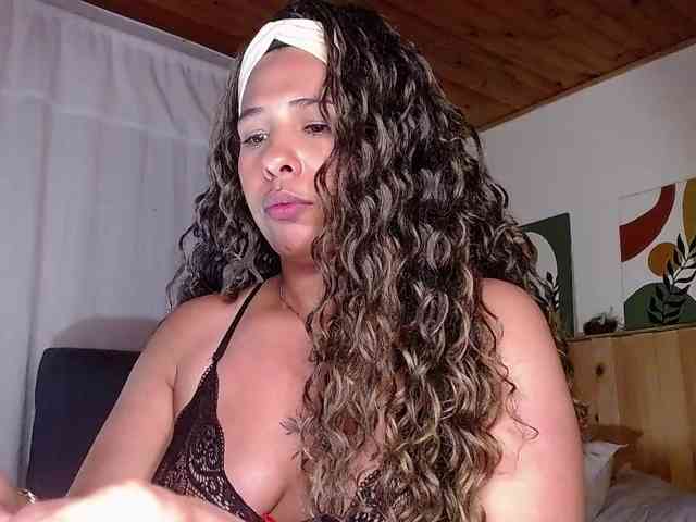 Ivonne-collins33 webcam