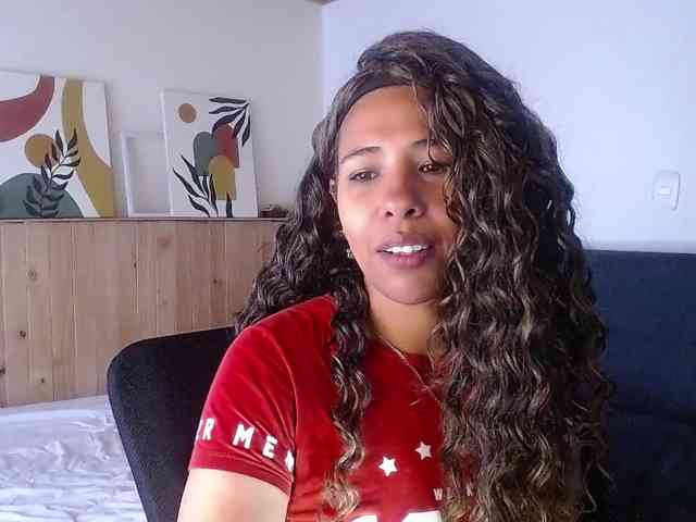 Ivonne-collins33 webcam