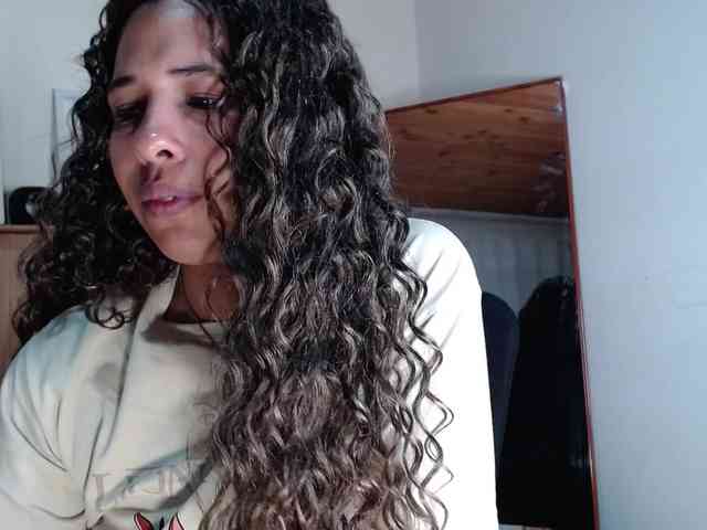 Ivonne-collins33 webcam
