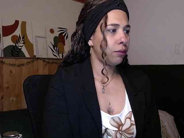 Ivonne-collins33 webcam