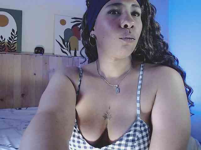 Ivonne-collins33 webcam