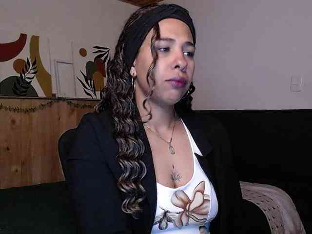 Ivonne-collins33 webcam