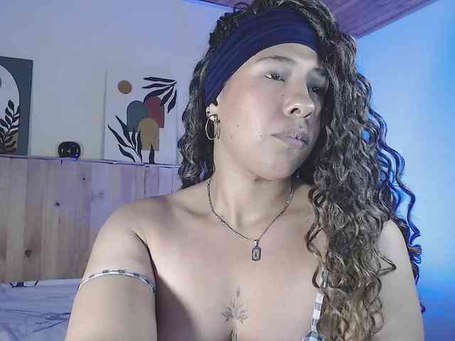 Ivonne-collins33 webcam