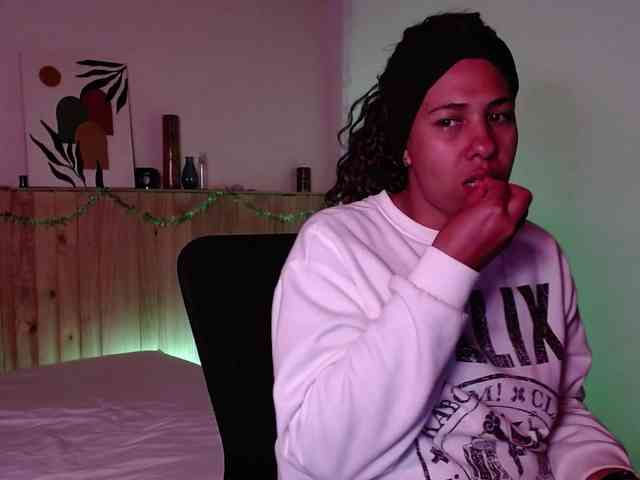 Ivonne-collins33 webcam