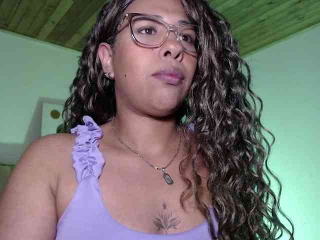 Ivonne-collins33 webcam