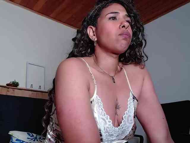 Ivonne-collins33 webcam