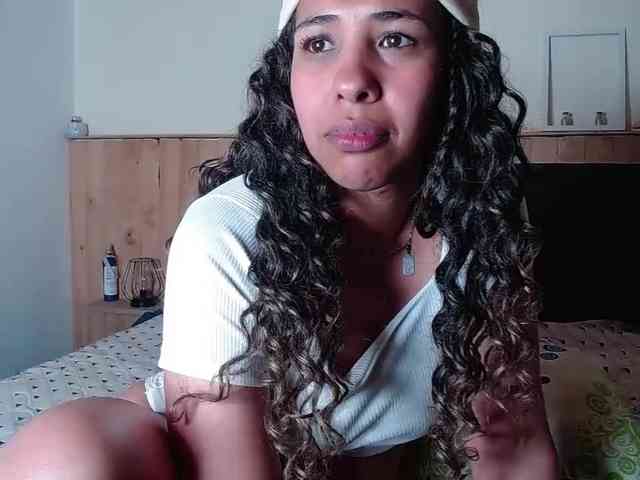 Ivonne-collins33 webcam
