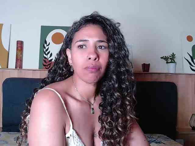 Ivonne-collins33 webcam