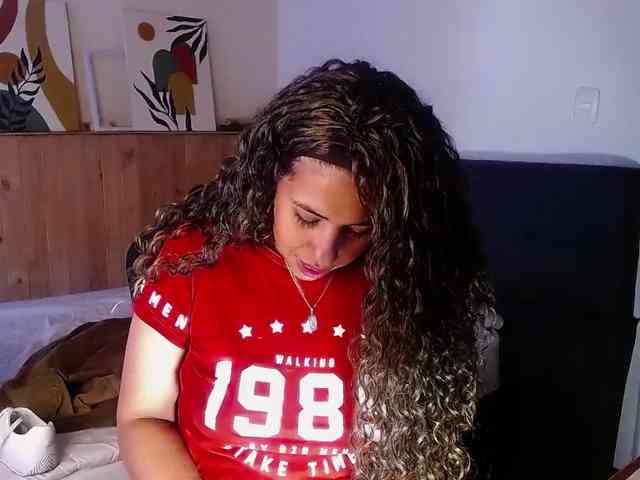 Ivonne-collins33 webcam