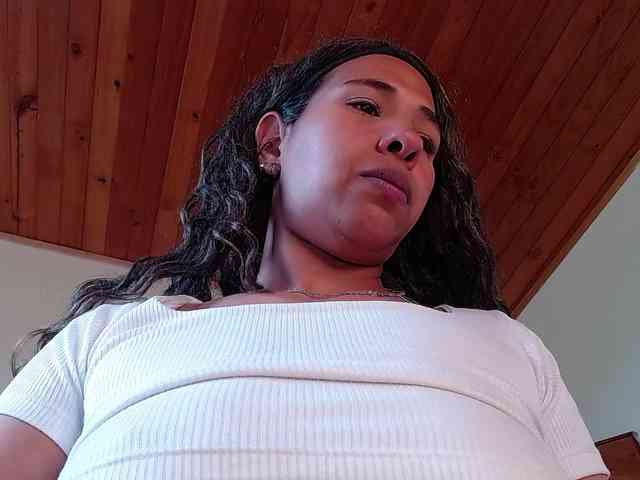 Ivonne-collins33 webcam
