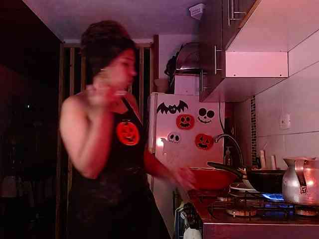 Ivonne-collins33 webcam