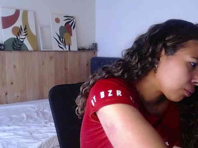 Ivonne-collins33 webcam