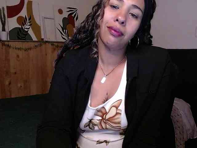 Ivonne-collins33 webcam