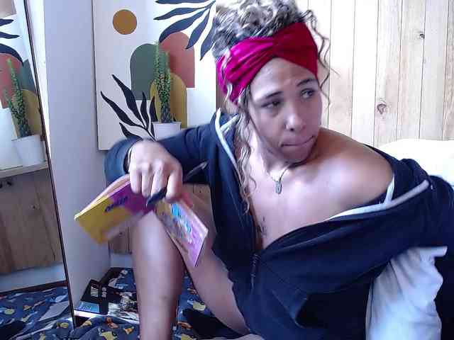 Ivonne-collins33 webcam