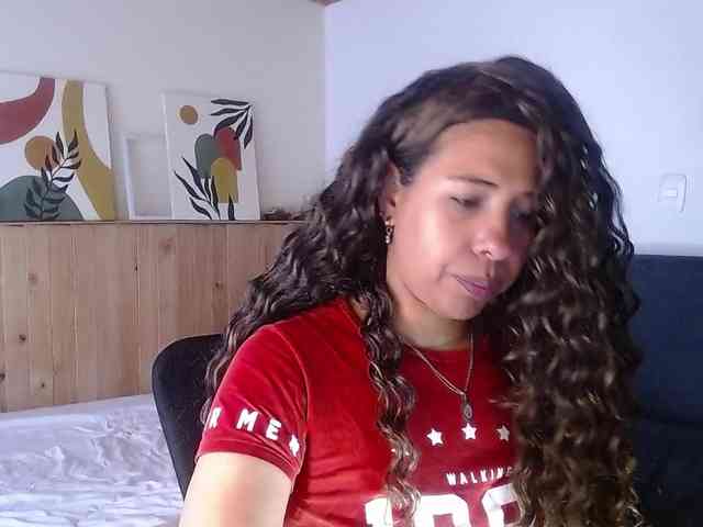 Ivonne-collins33 webcam