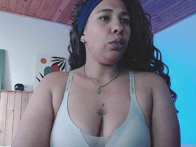 Ivonne-collins33 webcam