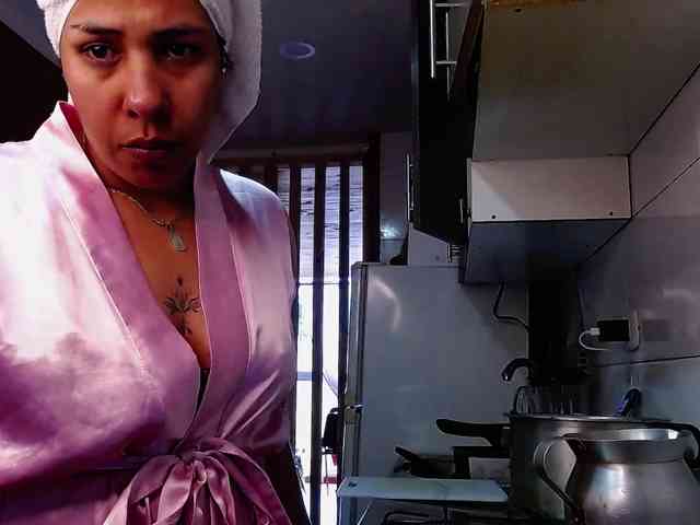 Ivonne-collins33 webcam