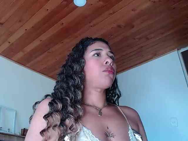 Ivonne-collins33 webcam