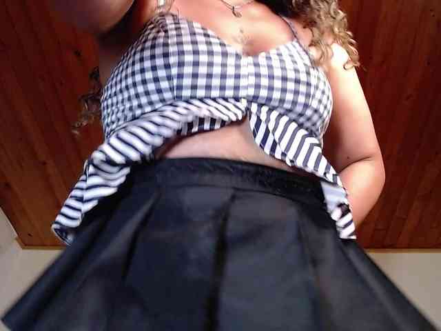 Ivonne-collins33 webcam