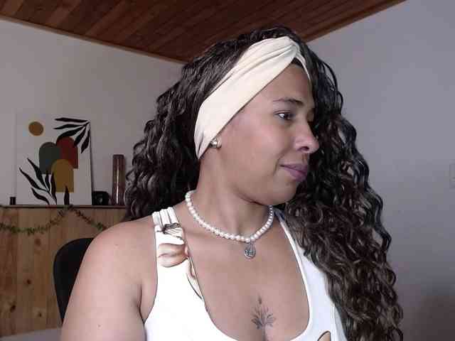 Ivonne-collins33 webcam