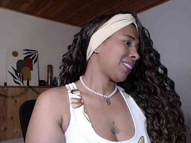 Ivonne-collins33 webcam